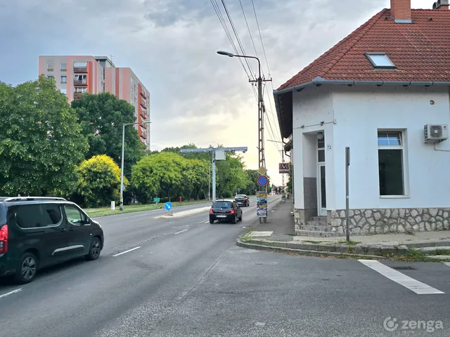 Eladó kereskedelmi és ipari ingatlan Kaposvár 44 nm