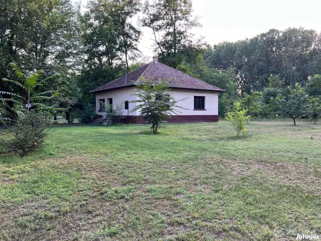 Eladó mezőgazdasági ingatlan Táborfalva 250 nm
