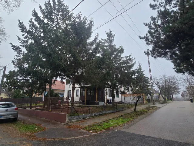 Eladó ház Budapest XVI. kerület, Rákosszentmihály 396 nm