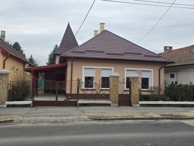 Eladó ház Budapest XVI. kerület, Sashalom, Baross Gábor 148 nm