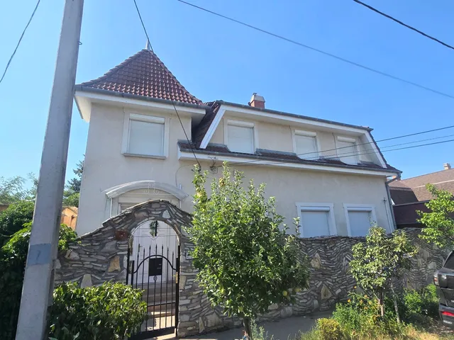 Eladó ház Budapest XVIII. kerület, Szemeretelep 198 nm