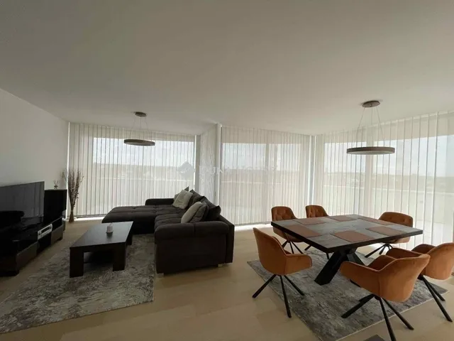 Eladó lakás Szeged 195 nm