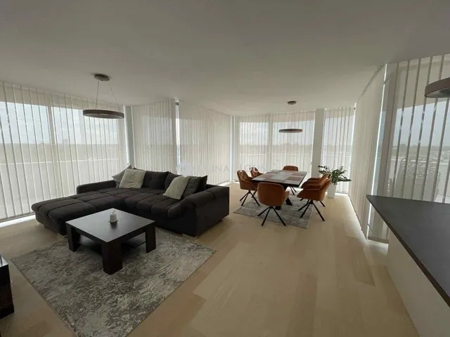 Eladó lakás Szeged 195 nm