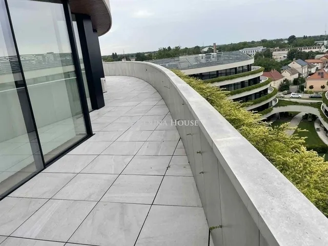 Eladó lakás Szeged 195 nm