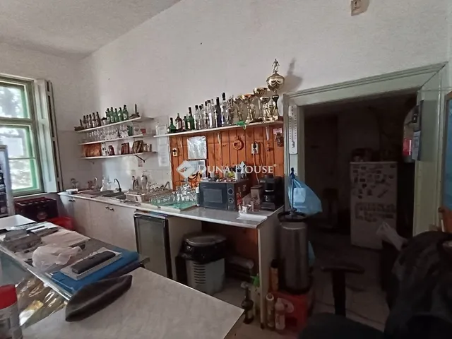 Eladó kereskedelmi és ipari ingatlan Szeged 190 nm