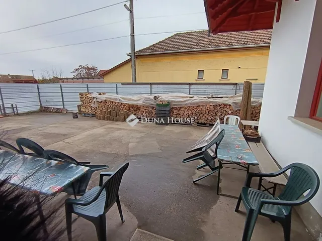 Eladó kereskedelmi és ipari ingatlan Szeged 190 nm