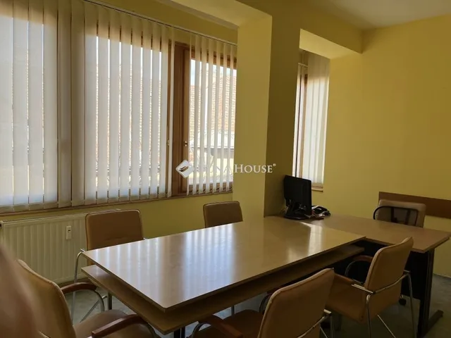 Eladó kereskedelmi és ipari ingatlan Szeged 73 nm