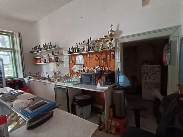 Eladó kereskedelmi és ipari ingatlan Szeged 190 nm