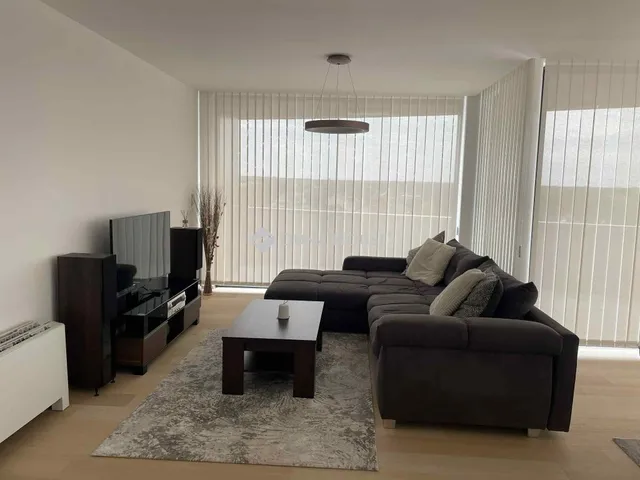 Eladó lakás Szeged 195 nm