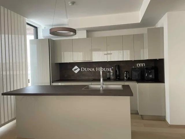 Eladó lakás Szeged 195 nm