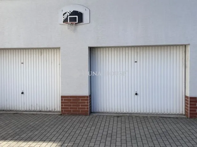 Eladó kereskedelmi és ipari ingatlan Szeged 164 nm