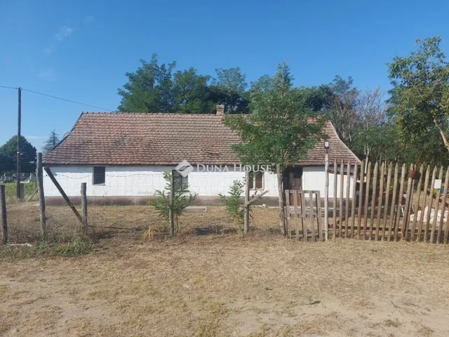 Eladó mezőgazdasági ingatlan Ágasegyháza 64 nm