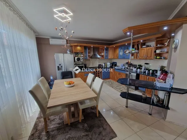 Eladó lakás Baja 138 nm