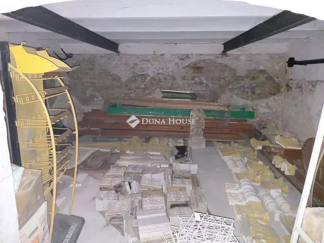 Eladó kereskedelmi és ipari ingatlan Szeged 75 nm