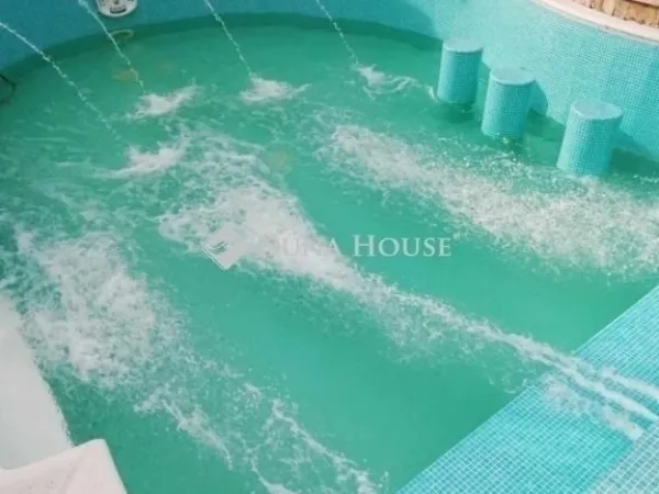 Eladó ház Szeged 550 nm