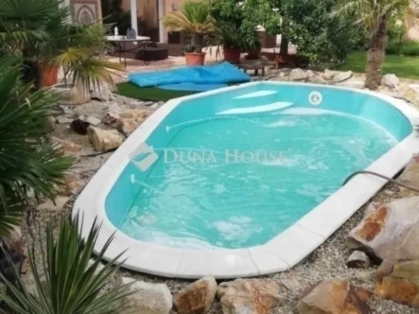 Eladó ház Szeged 550 nm