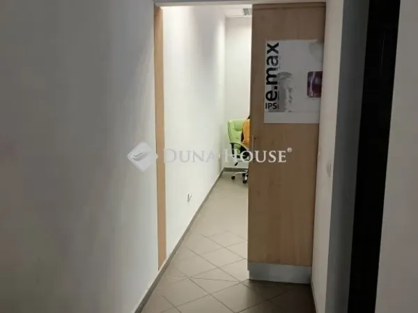 Eladó kereskedelmi és ipari ingatlan Szeged 57 nm