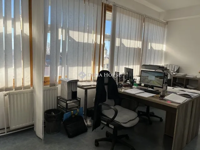 Eladó kereskedelmi és ipari ingatlan Szeged 41 nm