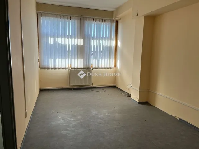 Eladó kereskedelmi és ipari ingatlan Szeged 41 nm