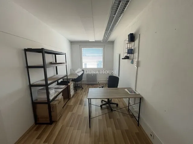 Eladó kereskedelmi és ipari ingatlan Szeged 24 nm