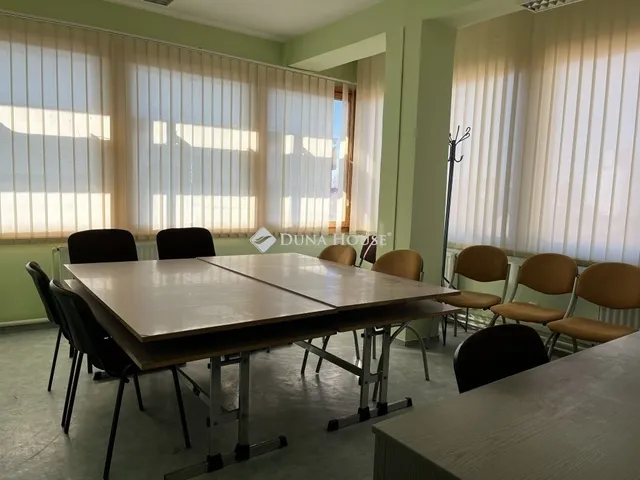 Eladó kereskedelmi és ipari ingatlan Szeged 73 nm