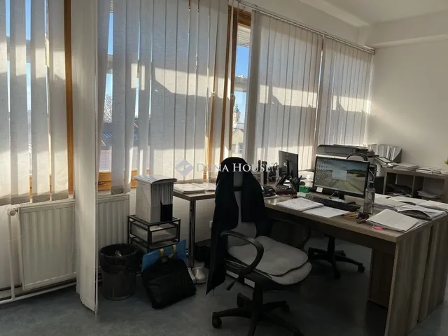 Eladó kereskedelmi és ipari ingatlan Szeged 41 nm