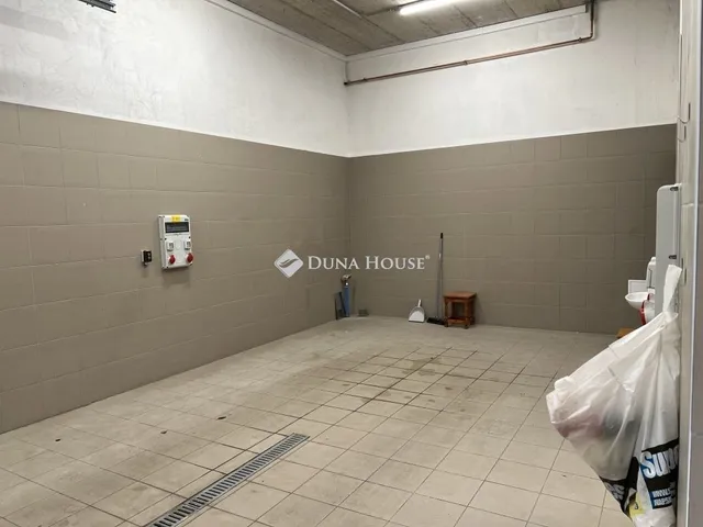 Eladó kereskedelmi és ipari ingatlan Szeged 175 nm