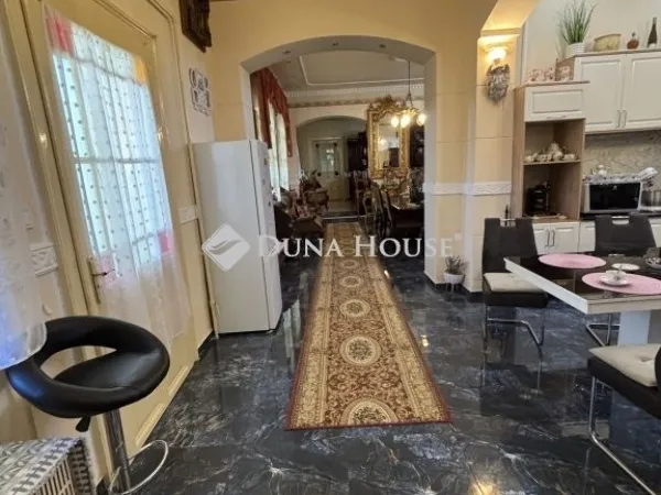 Eladó ház Szarvas 270 nm