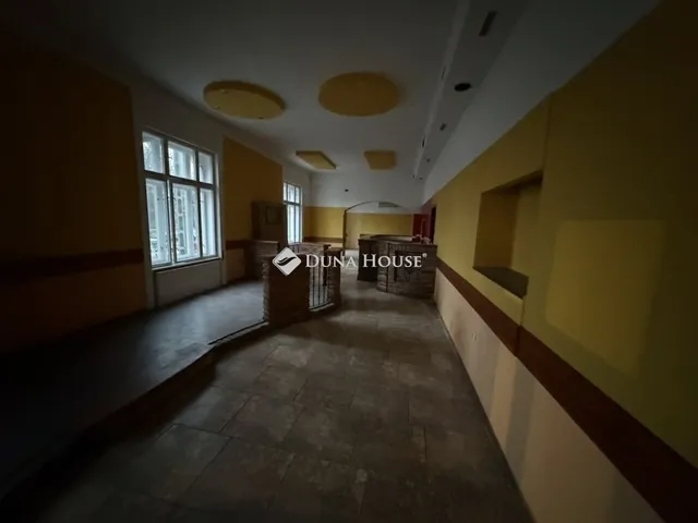 Eladó kereskedelmi és ipari ingatlan Hódmezővásárhely 330 nm