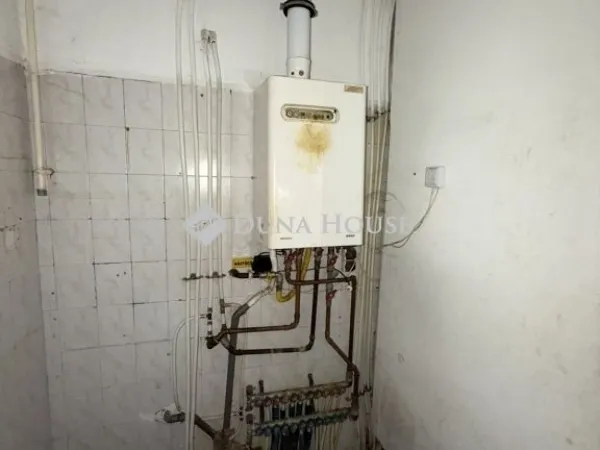 Eladó kereskedelmi és ipari ingatlan Hódmezővásárhely 330 nm