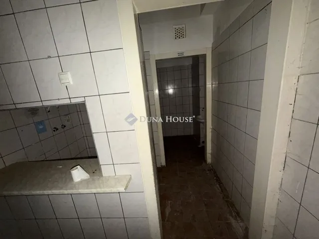 Eladó kereskedelmi és ipari ingatlan Hódmezővásárhely 330 nm