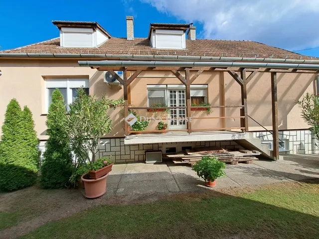 Eladó ház Baja 180 nm