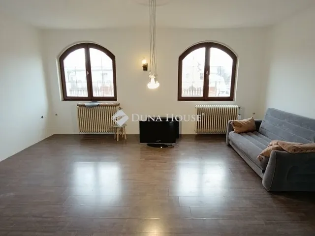 Eladó ház Sándorfalva 193 nm