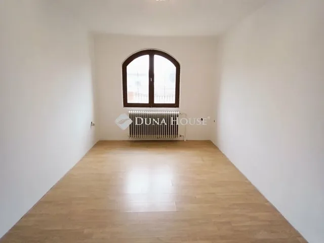 Eladó ház Sándorfalva 193 nm