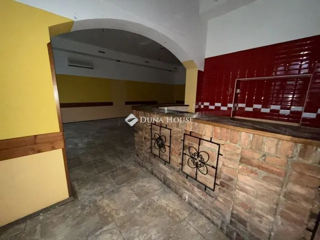 Eladó kereskedelmi és ipari ingatlan Hódmezővásárhely 330 nm