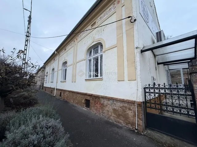 Eladó kereskedelmi és ipari ingatlan Hódmezővásárhely 330 nm