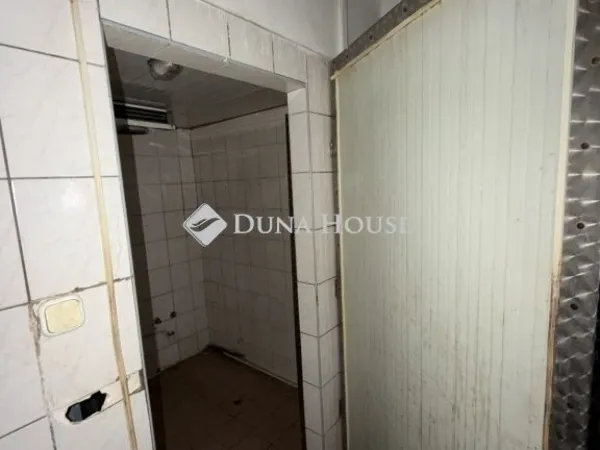 Eladó kereskedelmi és ipari ingatlan Hódmezővásárhely 330 nm