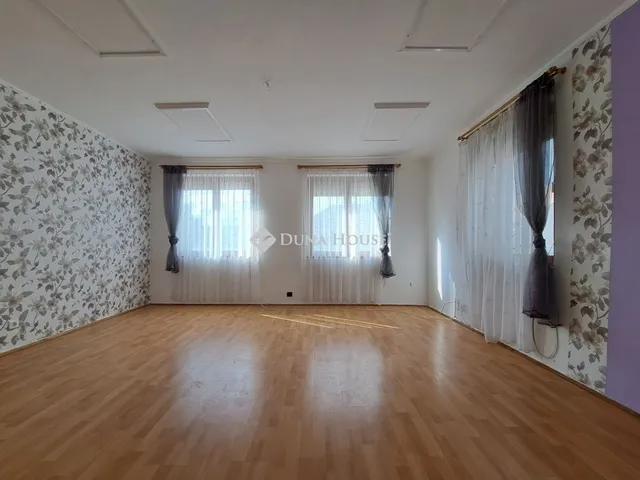 Eladó ház Baja 234 nm