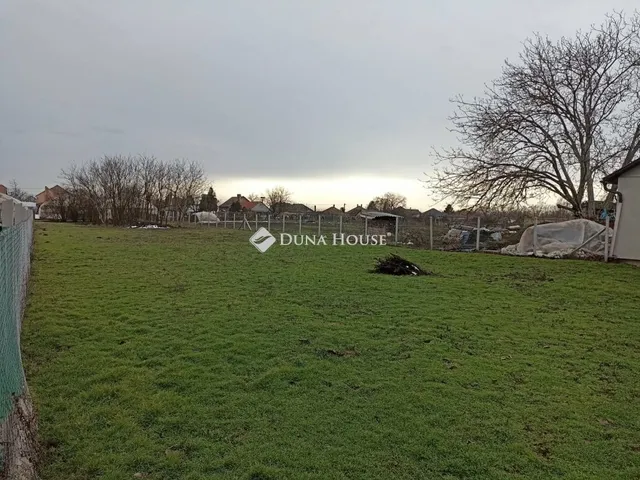 Eladó telek Deszk 1503 nm