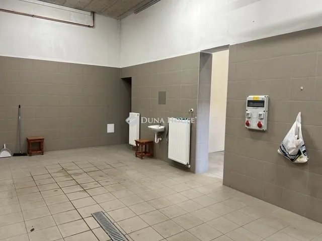 Eladó kereskedelmi és ipari ingatlan Szeged 175 nm