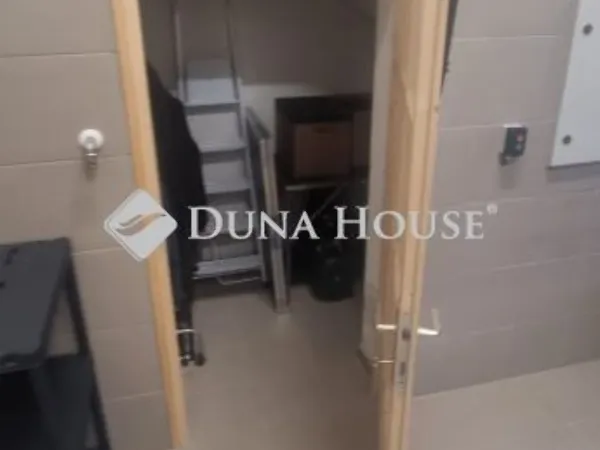 Eladó kereskedelmi és ipari ingatlan Szeged 175 nm