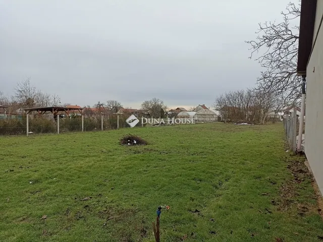 Eladó telek Deszk 1503 nm