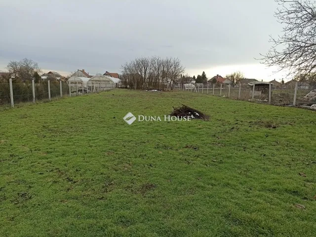 Eladó telek Deszk 1503 nm