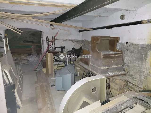 Eladó kereskedelmi és ipari ingatlan Szeged 75 nm