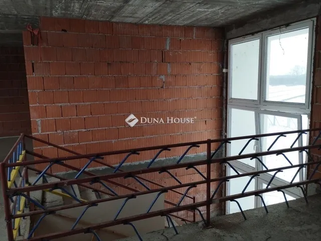 Eladó kereskedelmi és ipari ingatlan Újszentiván 300 nm