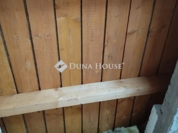 Eladó kereskedelmi és ipari ingatlan Újszentiván 300 nm