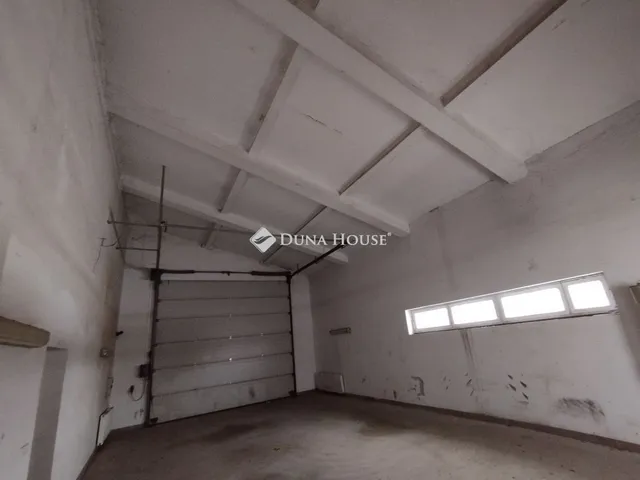 Eladó kereskedelmi és ipari ingatlan Újszentiván 300 nm