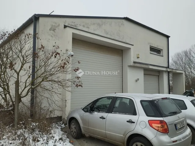 Eladó kereskedelmi és ipari ingatlan Újszentiván 300 nm