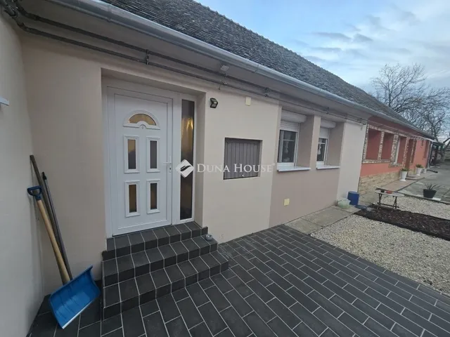 Eladó lakás Baja 100 nm