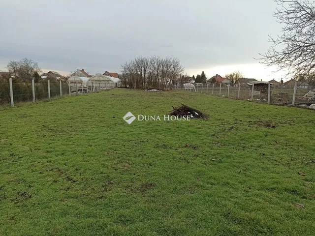 Eladó telek Deszk 1503 nm